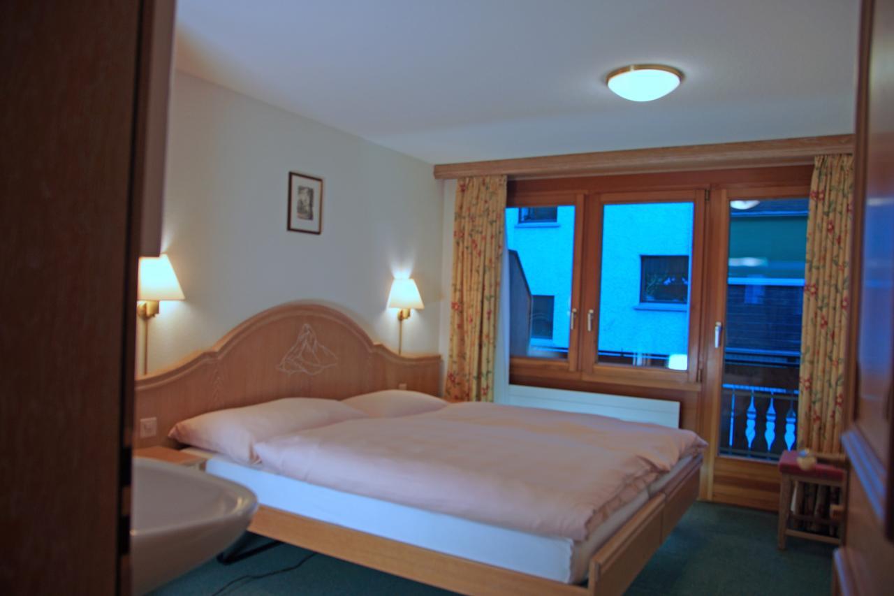 Appartements Zermatt Paradies Oda fotoğraf
